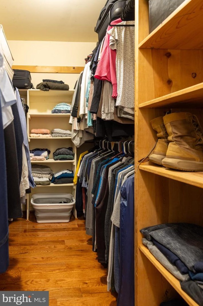 9741 Rolling Ridge Dr, Fairfax VA  22039-2915 exterior