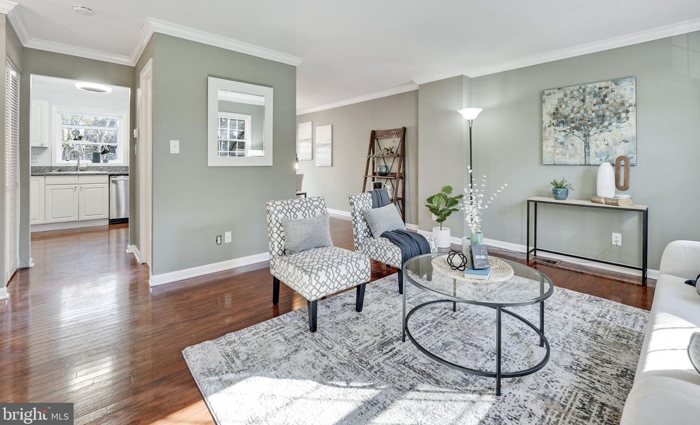 14827 Hoxton Sq, Centreville VA  20120-1838 exterior