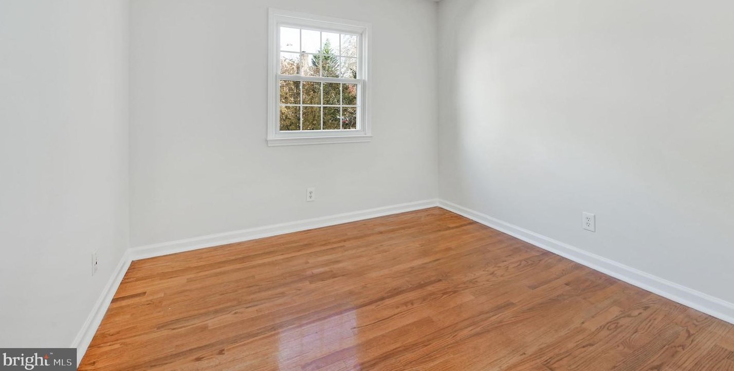 14827 Hoxton Sq, Centreville VA  20120-1838 exterior