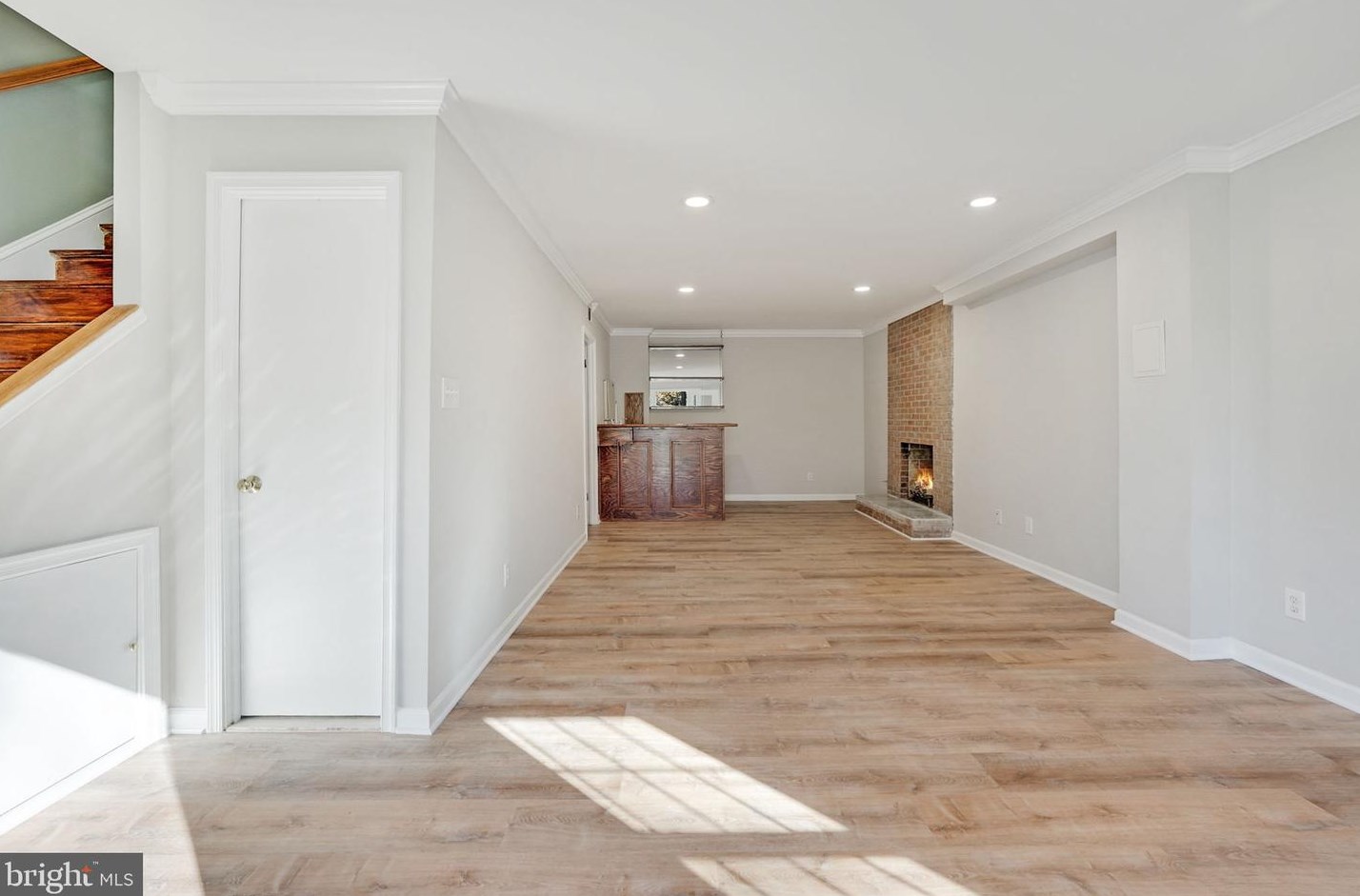 14827 Hoxton Sq, Centreville VA  20120-1838 exterior
