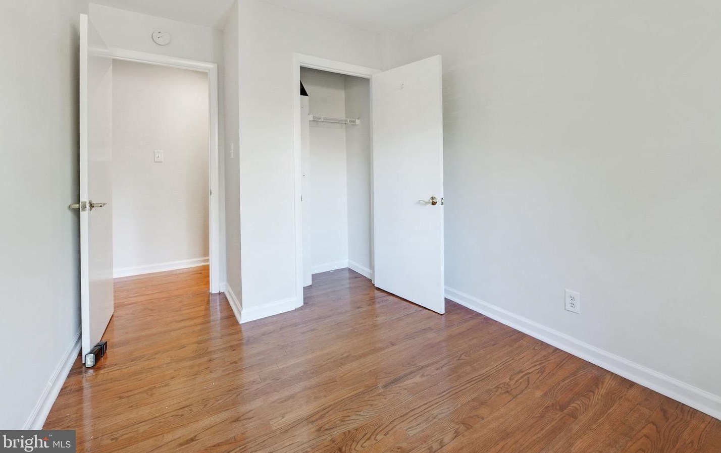 14827 Hoxton Sq, Centreville VA  20120-1838 exterior
