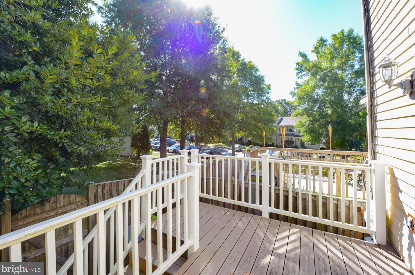 6805 Chasewood Cir, Centreville VA  20121-5031 exterior