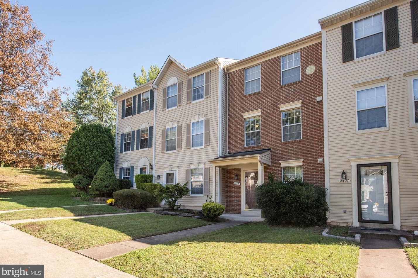 6805 Chasewood Cir, Centreville VA  20121-5031 exterior