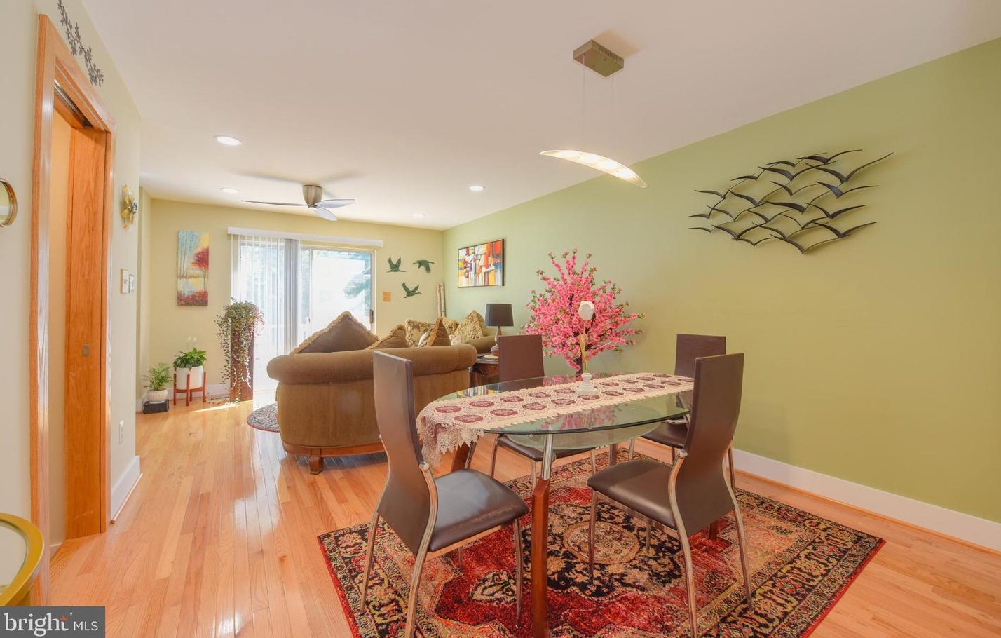 6805 Chasewood Cir, Centreville VA  20121-5031 exterior