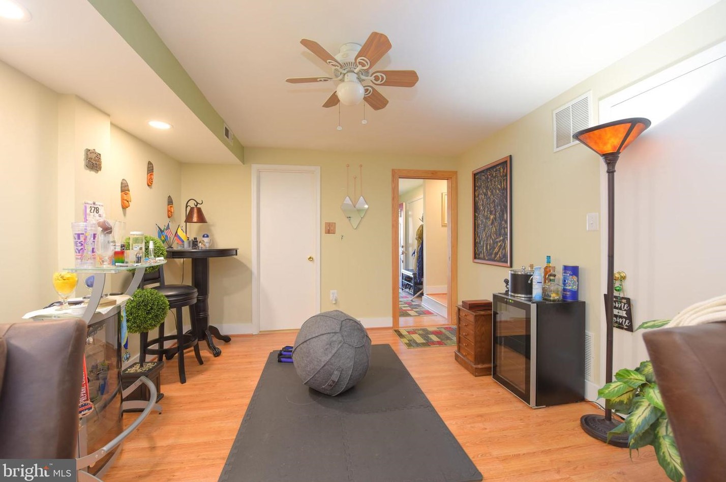 6805 Chasewood Cir, Centreville VA  20121-5031 exterior