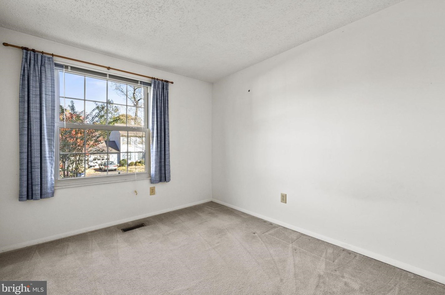 10217 Steamboat Landing Ln, Springfield, VA 22015