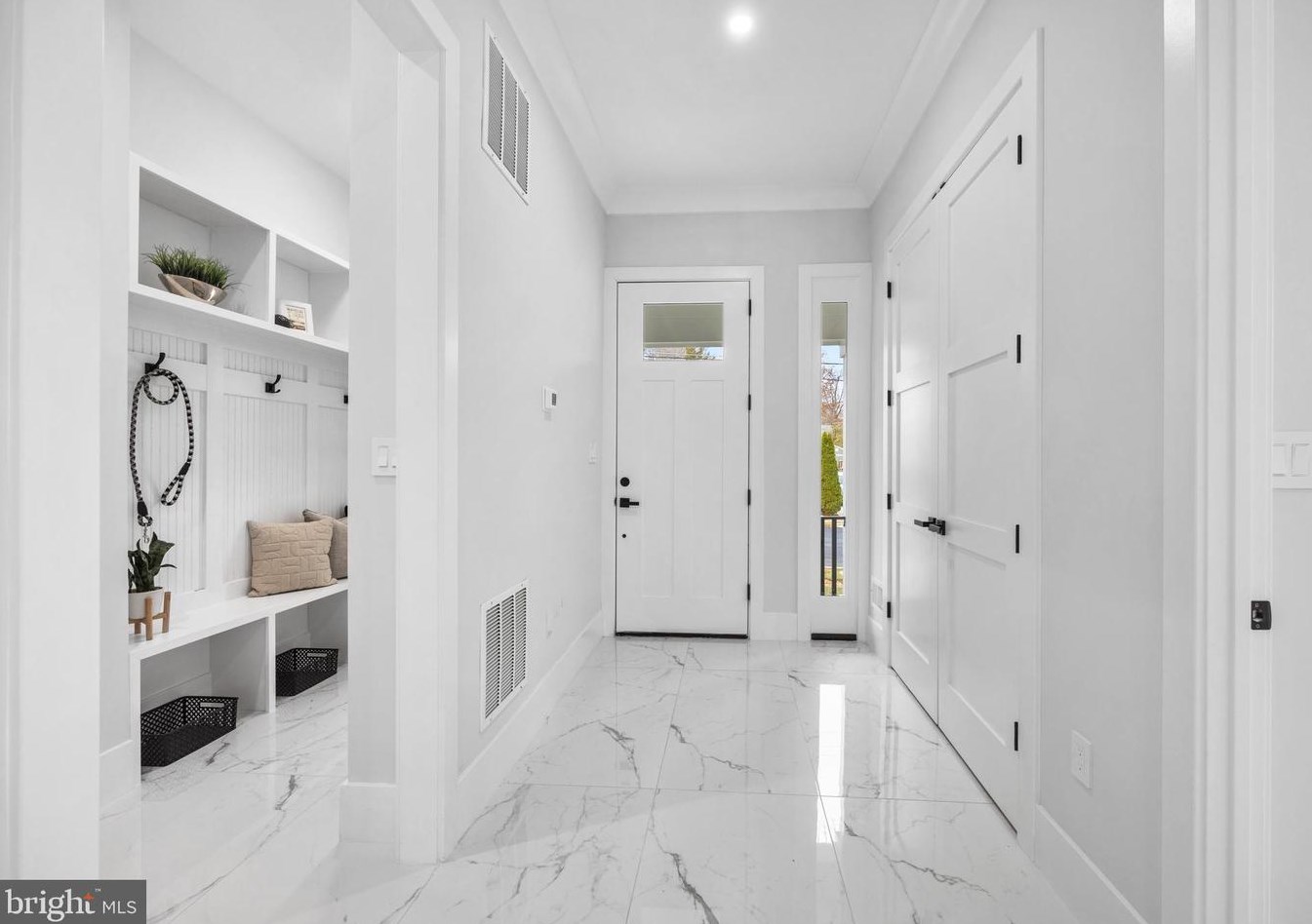 404 Orleans Cir, Vienna VA  22180-6470 exterior