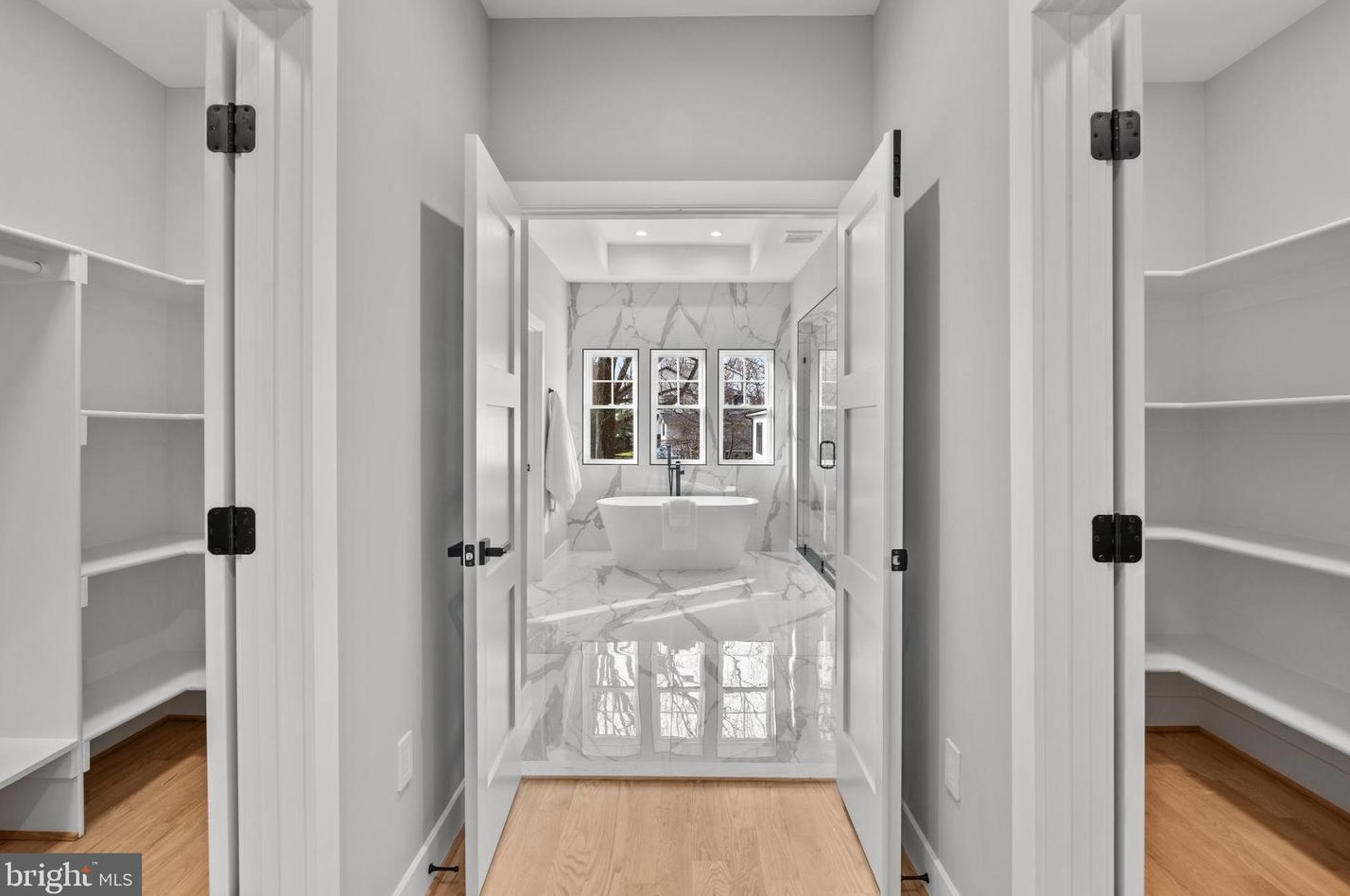 404 Orleans Cir, Vienna VA  22180-6470 exterior