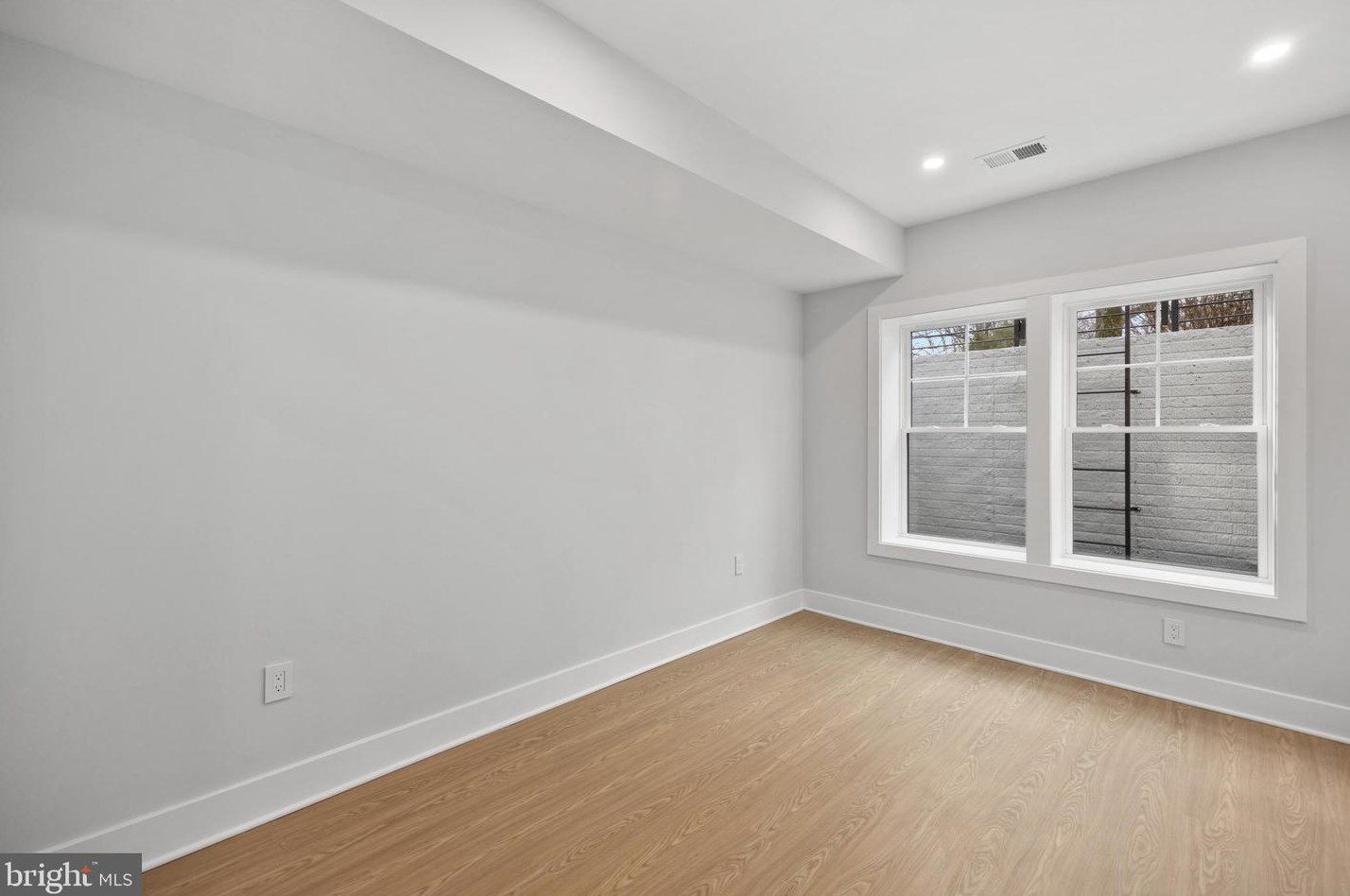 404 Orleans Cir, Vienna VA  22180-6470 exterior