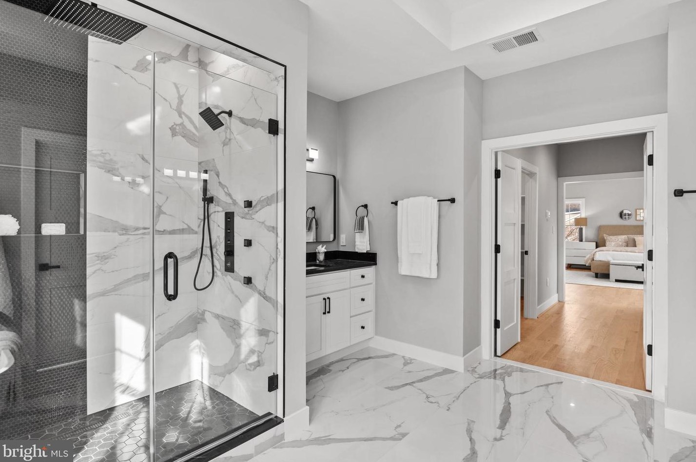 404 Orleans Cir, Vienna VA  22180-6470 exterior