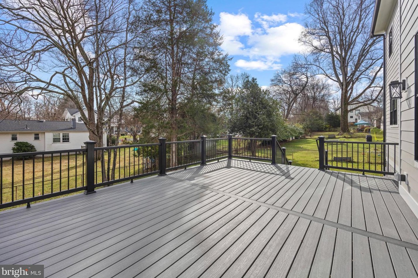 404 Orleans Cir, Vienna VA  22180-6470 exterior