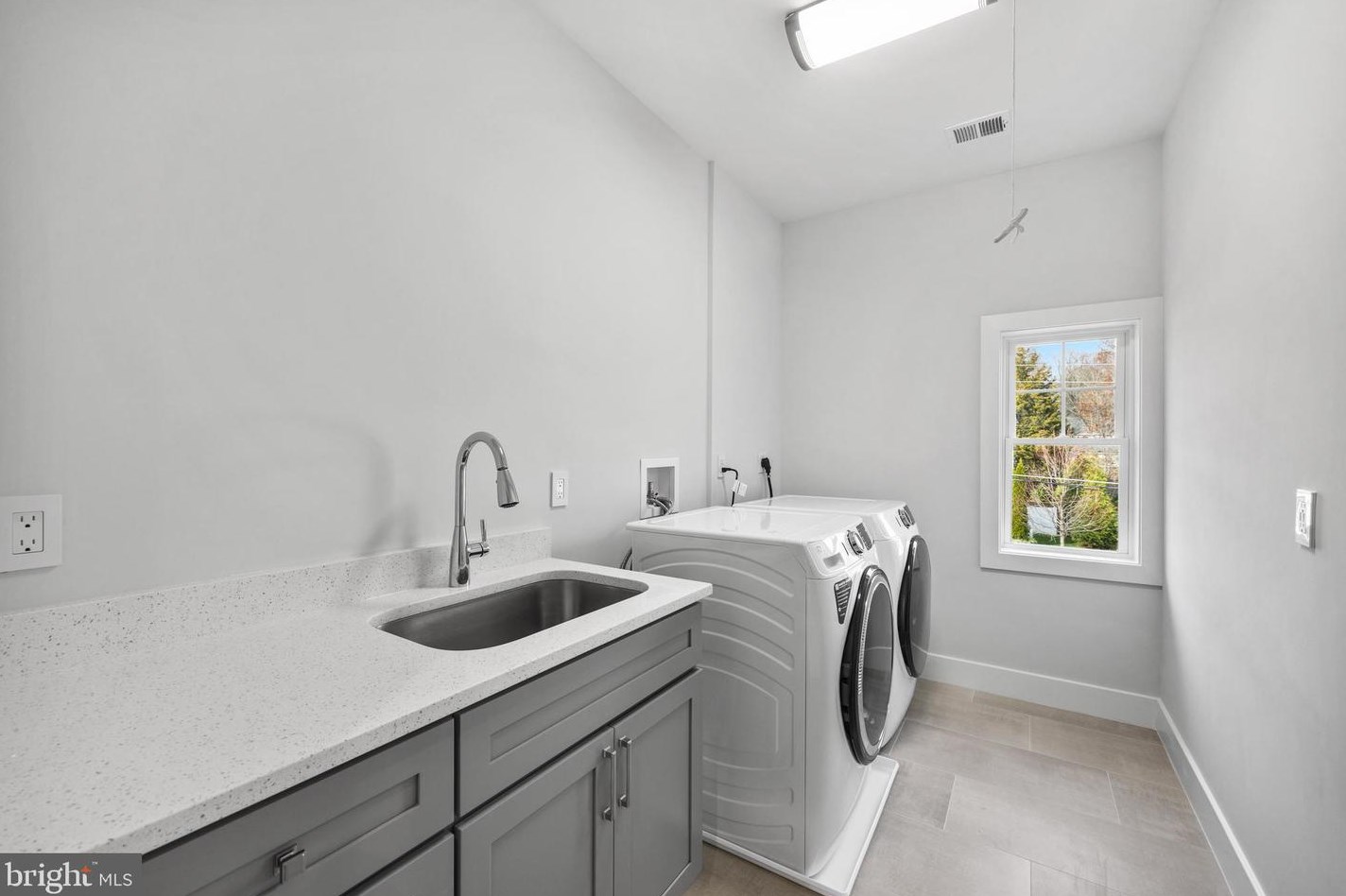 404 Orleans Cir, Vienna VA  22180-6470 exterior