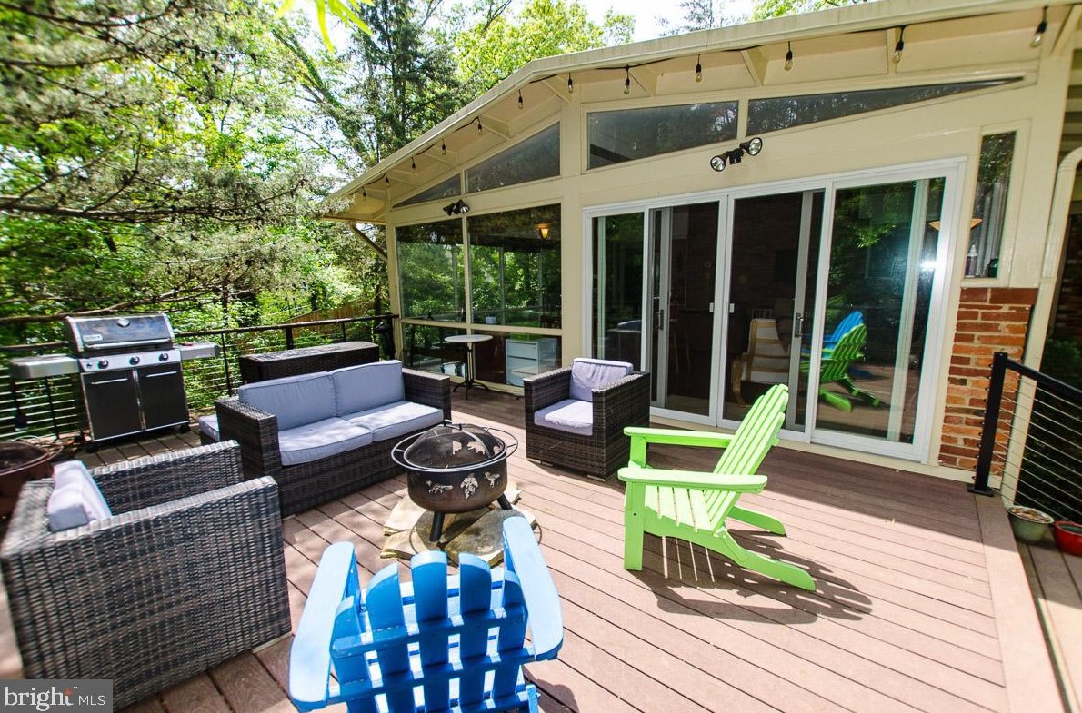 3709 Tollgate Ter, Falls Church VA  22041-1318 exterior