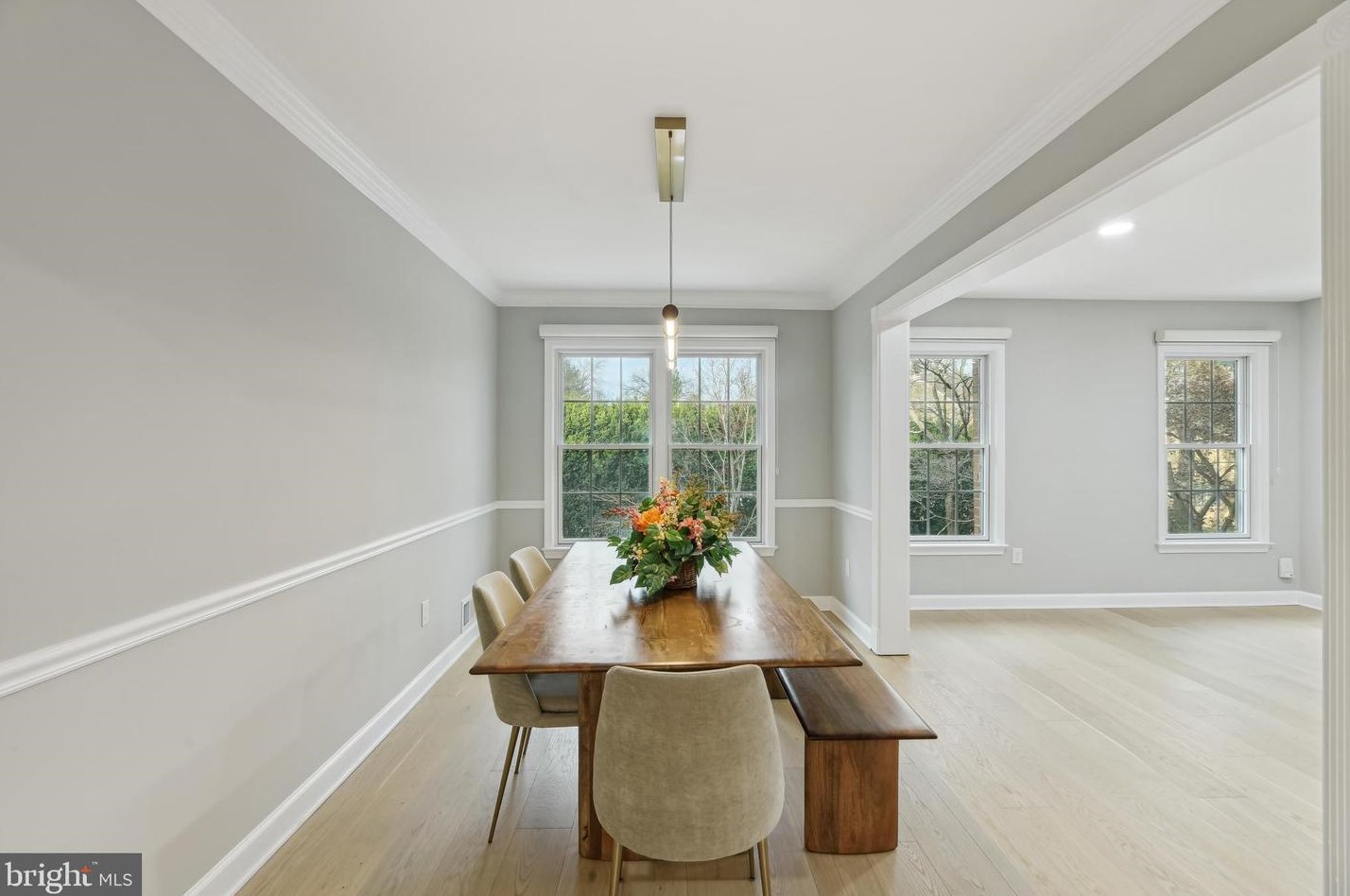 6620 Rosecroft Pl, Falls Church VA  22043-1827 exterior