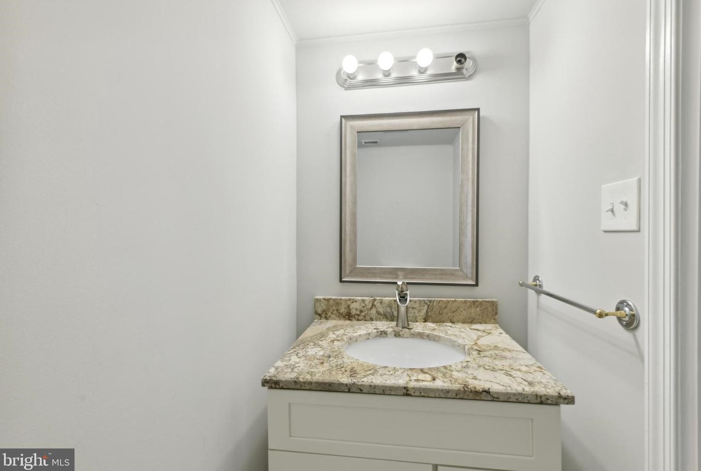 6620 Rosecroft Pl, Falls Church VA  22043-1827 exterior
