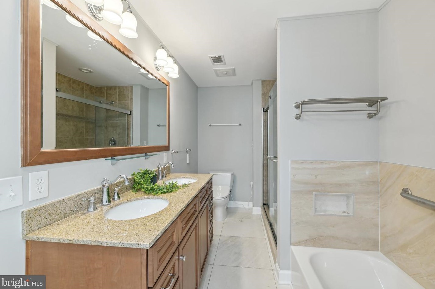 6620 Rosecroft Pl, Falls Church VA  22043-1827 exterior