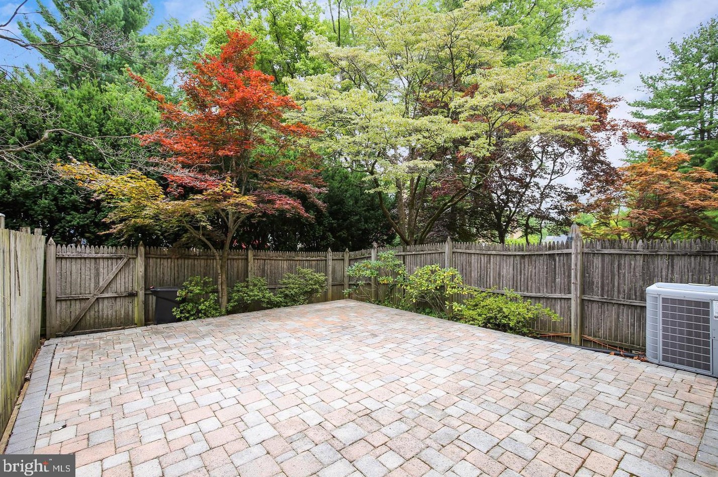 6620 Rosecroft Pl, Falls Church VA  22043-1827 exterior