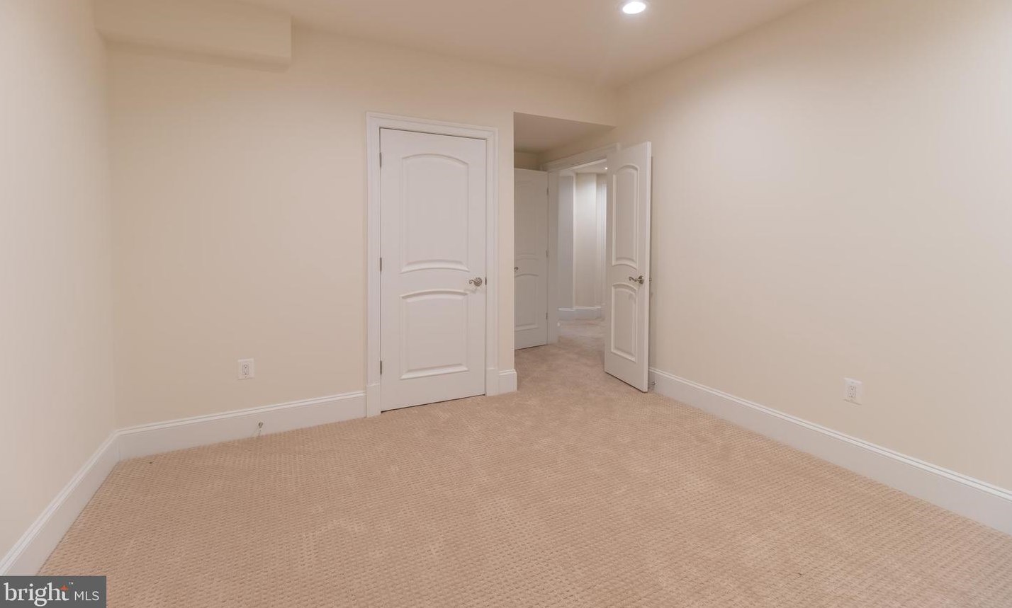 3445 Gallows Rd, Falls Church VA  22042-3340 exterior