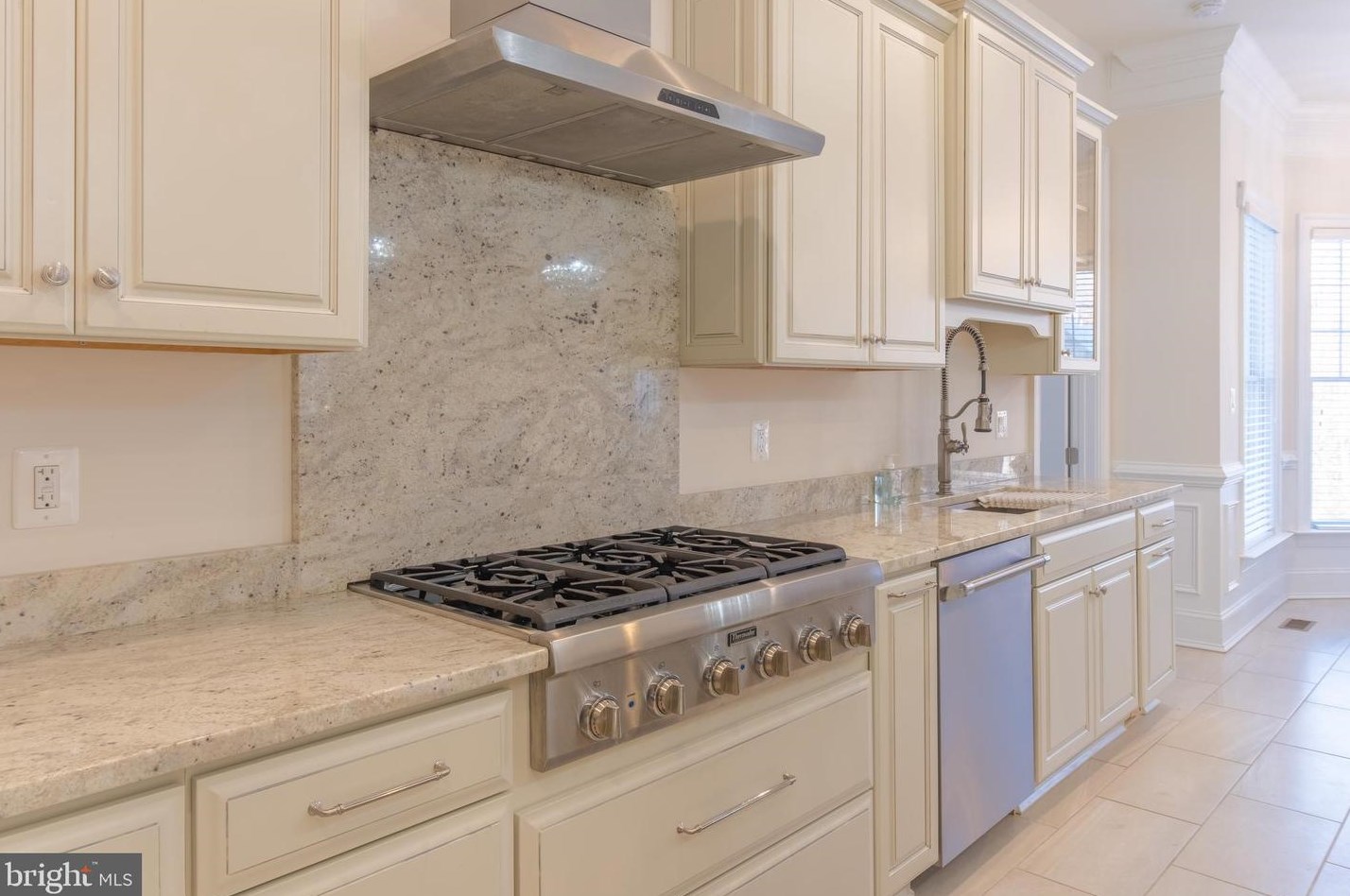 3445 Gallows Rd, Falls Church VA  22042-3340 exterior
