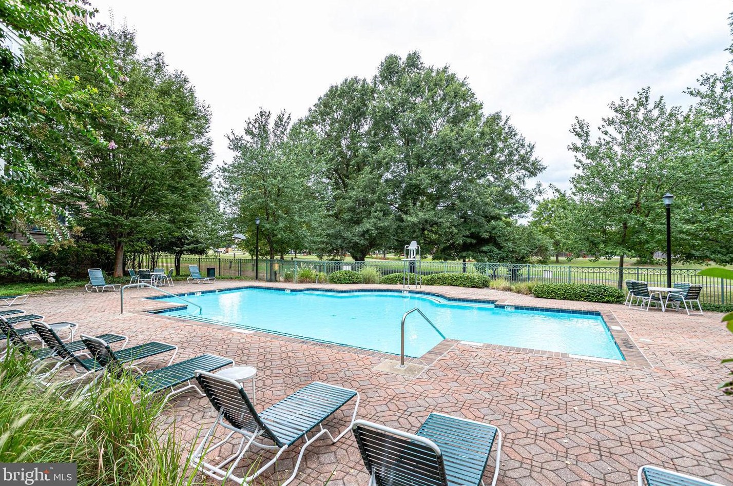 5565 Seminary Rd, Falls Church VA  22041-3558 exterior