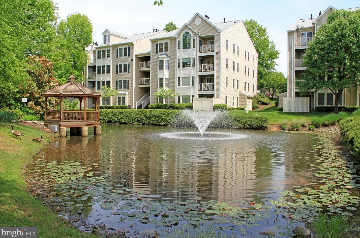 12233 Fairfield House Dr, Fairfax VA 22033-3943 exterior