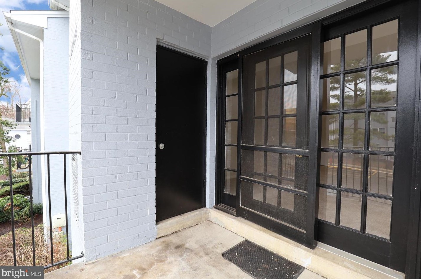 7093 Spring Garden Dr, Springfield VA  22150-2908 exterior