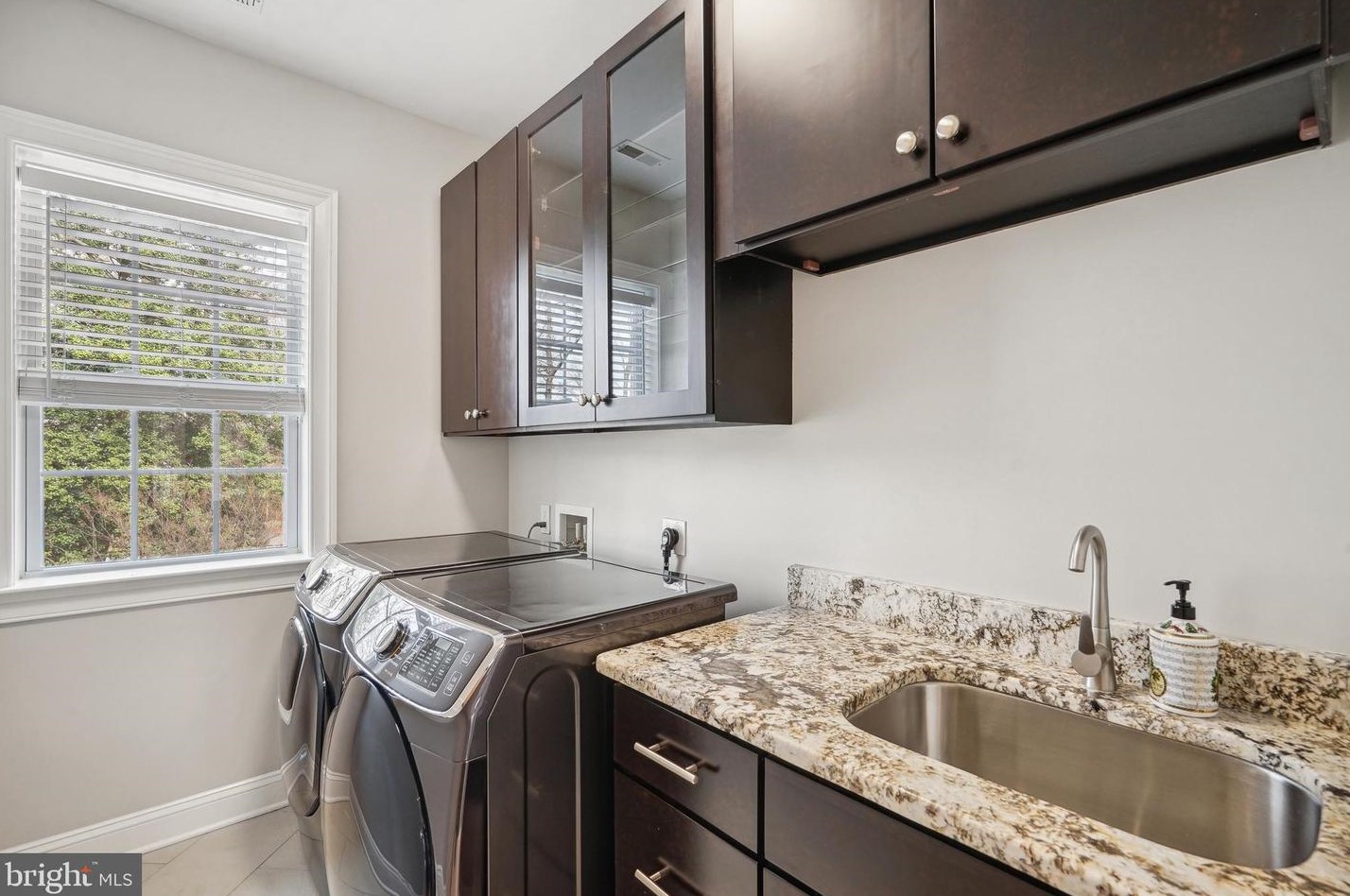 10713 Rosehaven St, Fairfax VA  22030-2826 exterior