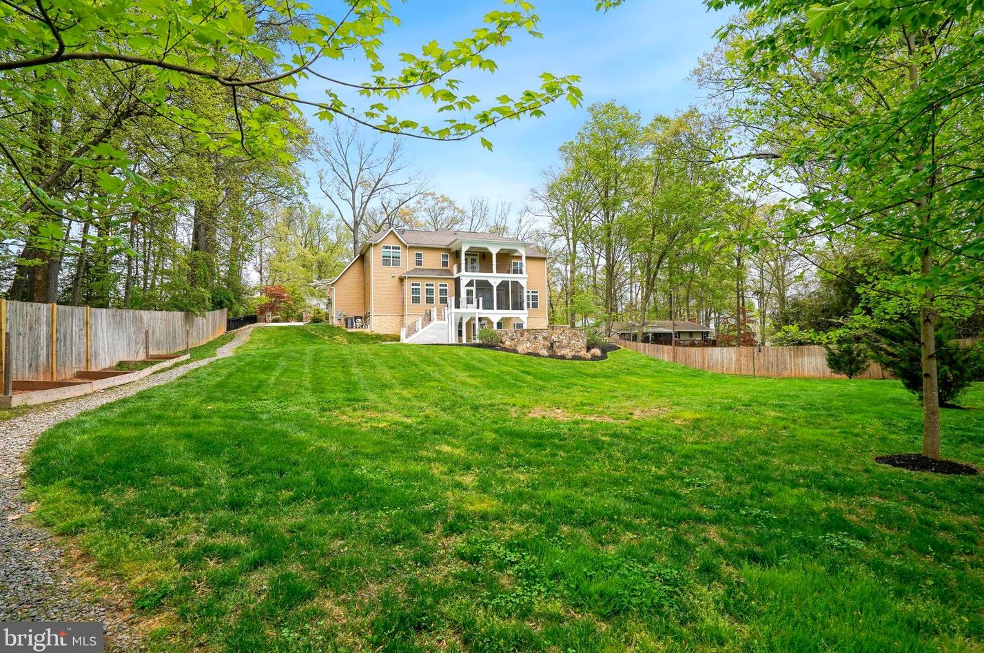 10713 Rosehaven St, Fairfax VA  22030-2826 exterior