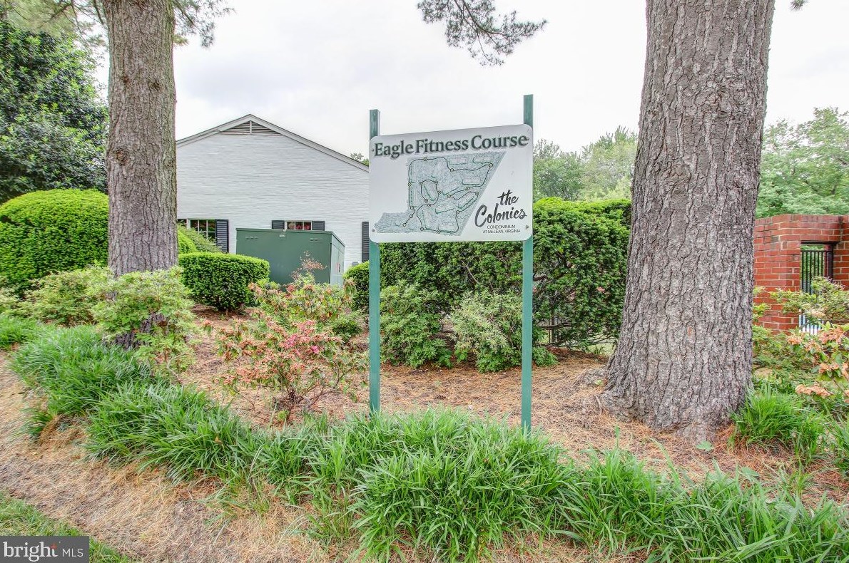 7651 Tremayne Pl, Mc Lean VA 22102-7681 exterior