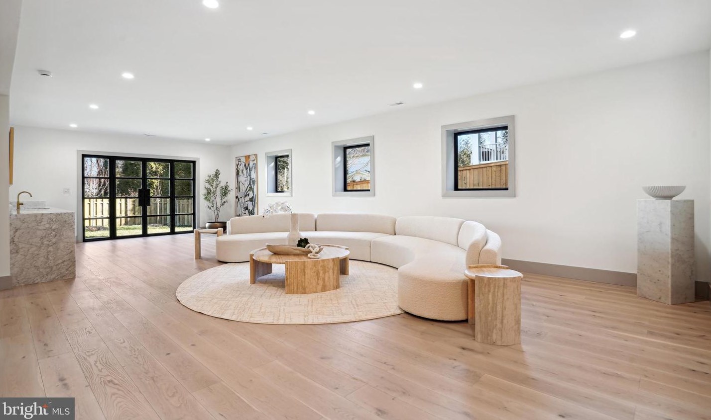 1807 Franklin Ave, Mc Lean VA  22101-5306 exterior