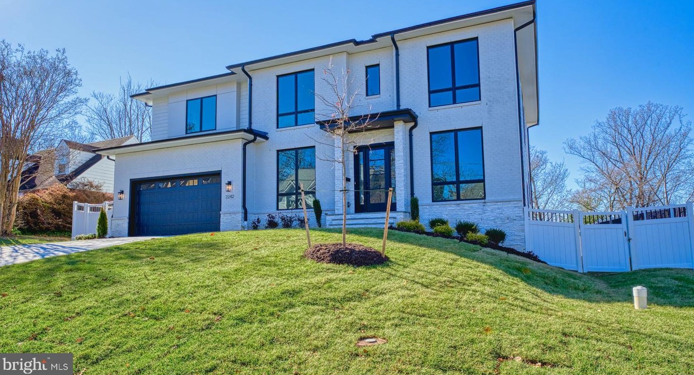 2242 Highland Ave, Falls Church VA  22046-2208 exterior