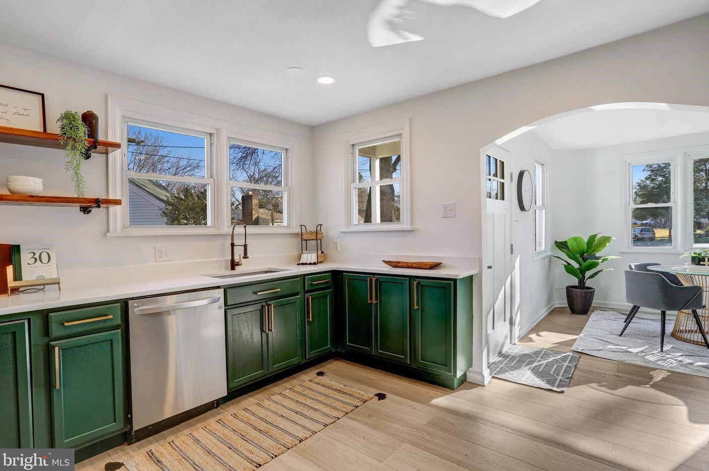 3201 Blundell Cir, Falls Church VA  22042-3819 exterior