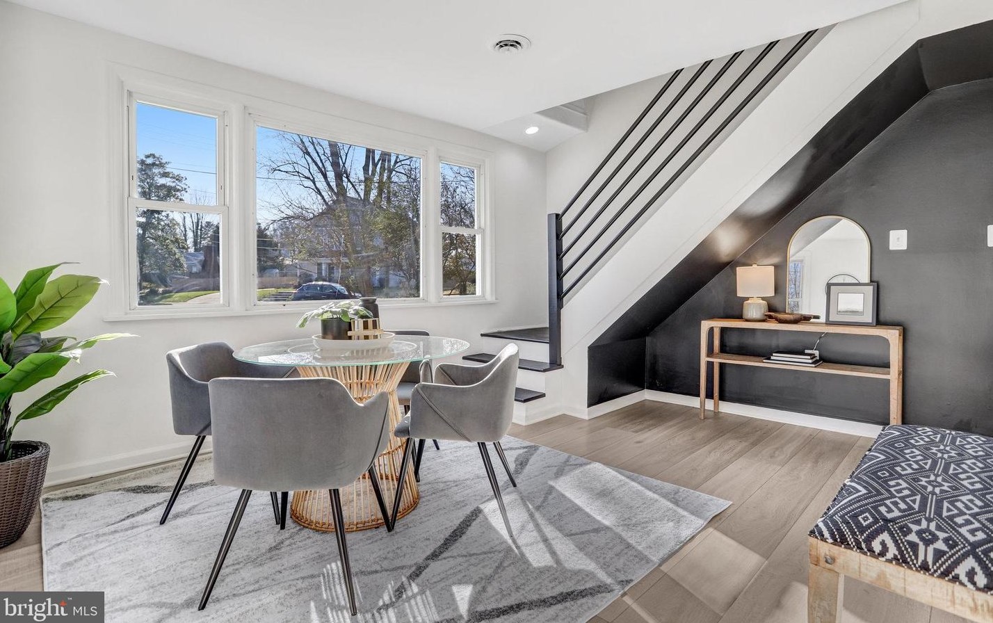 3201 Blundell Cir, Falls Church VA  22042-3819 exterior