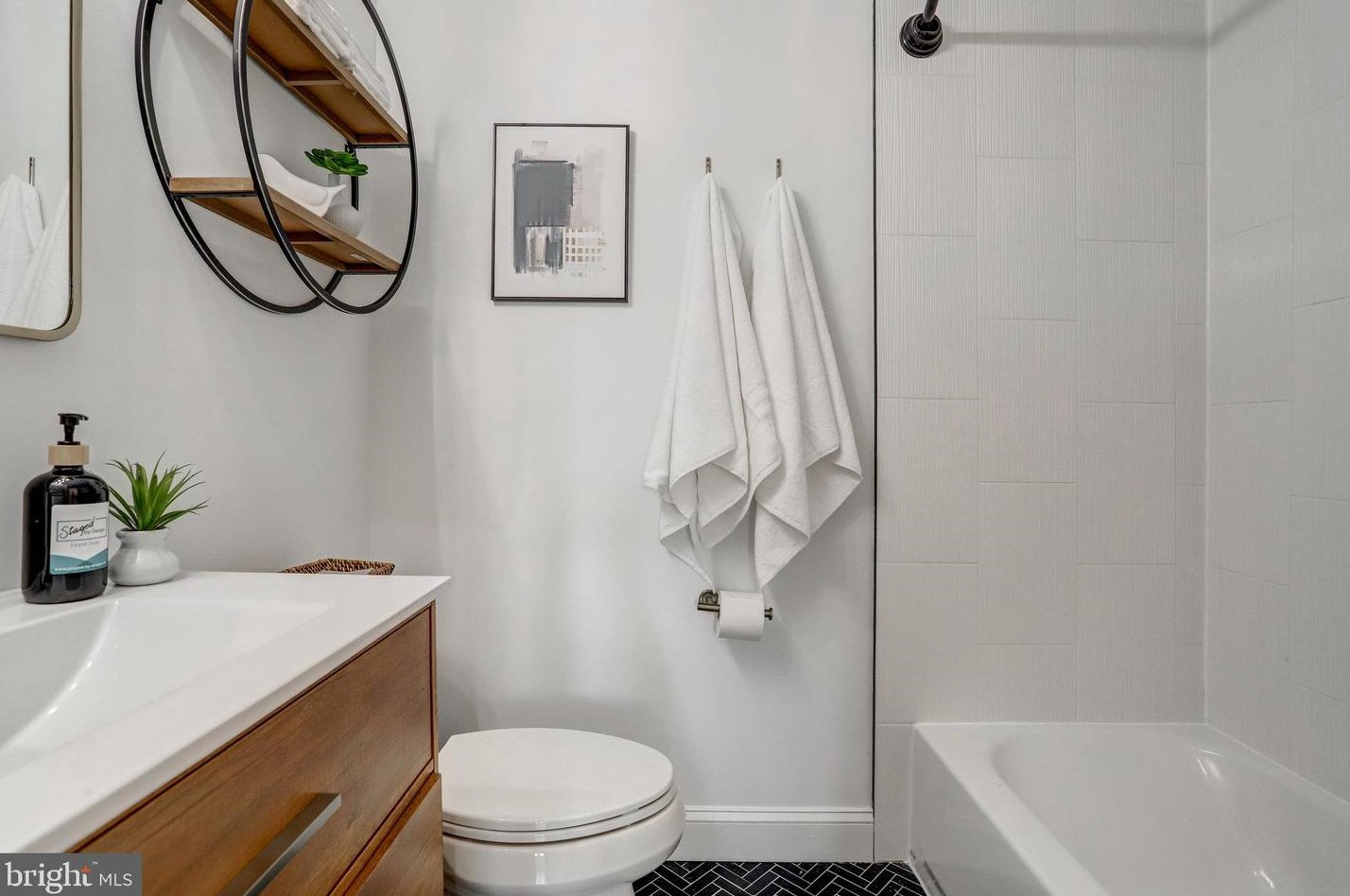 3201 Blundell Cir, Falls Church VA  22042-3819 exterior