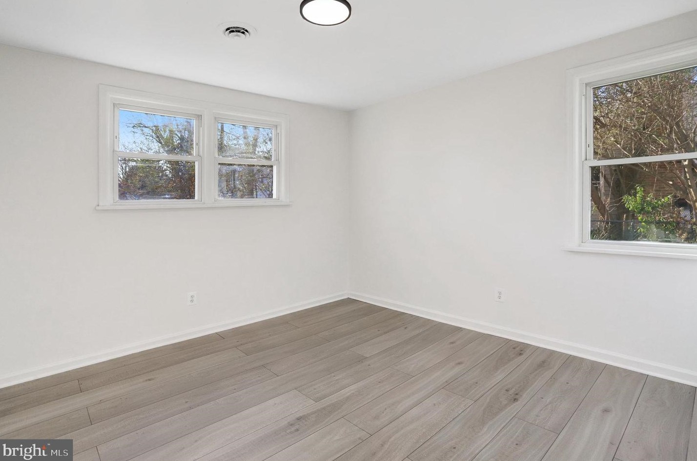 3201 Blundell Cir, Falls Church VA  22042-3819 exterior