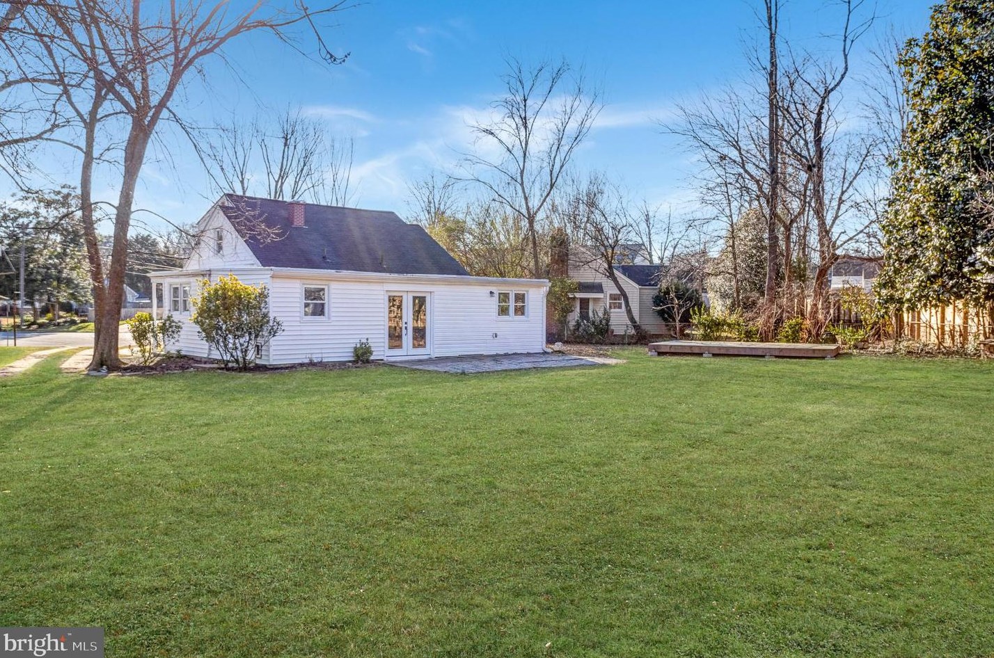 3201 Blundell Cir, Falls Church VA  22042-3819 exterior