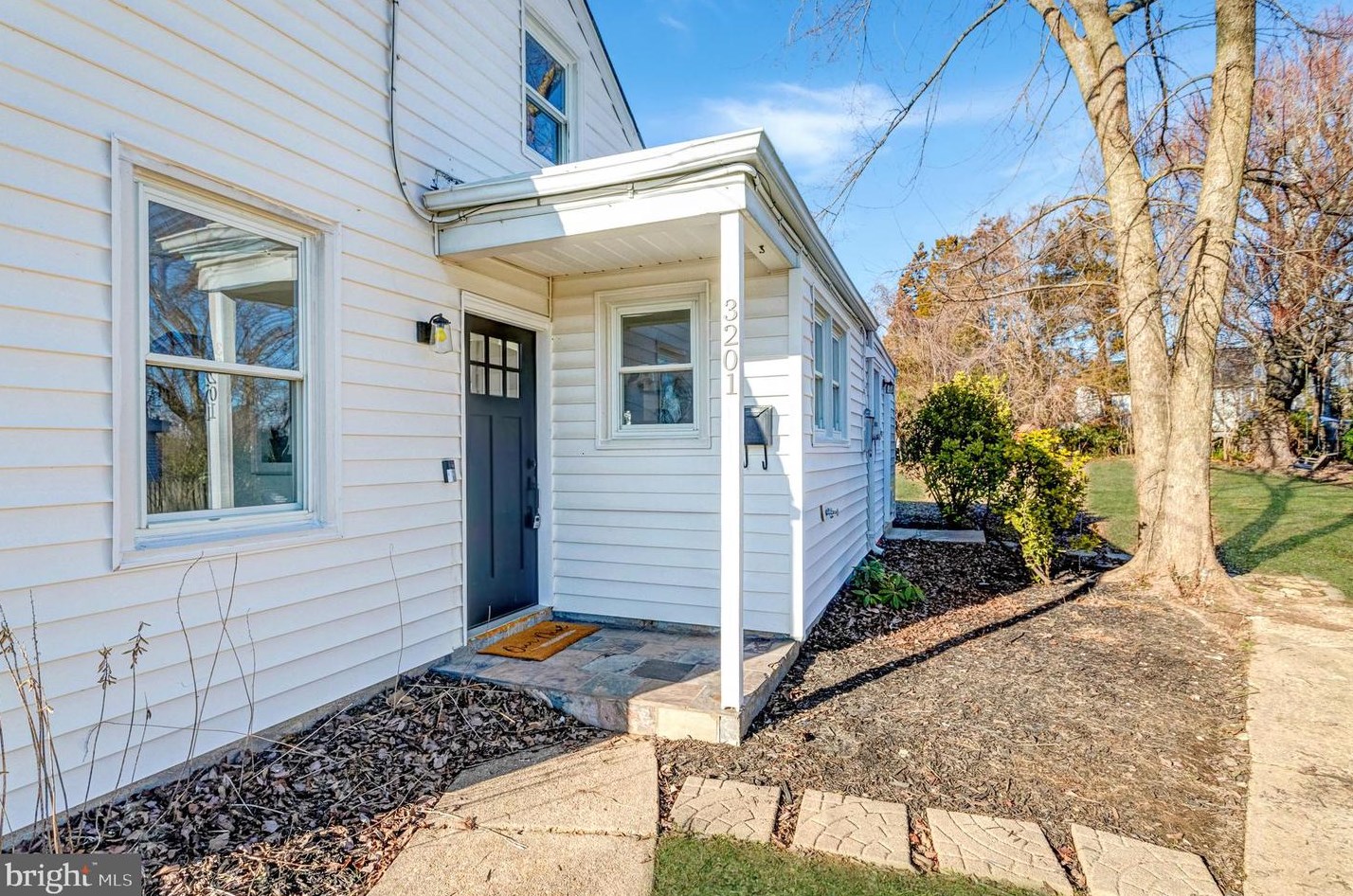 3201 Blundell Cir, Falls Church VA  22042-3819 exterior