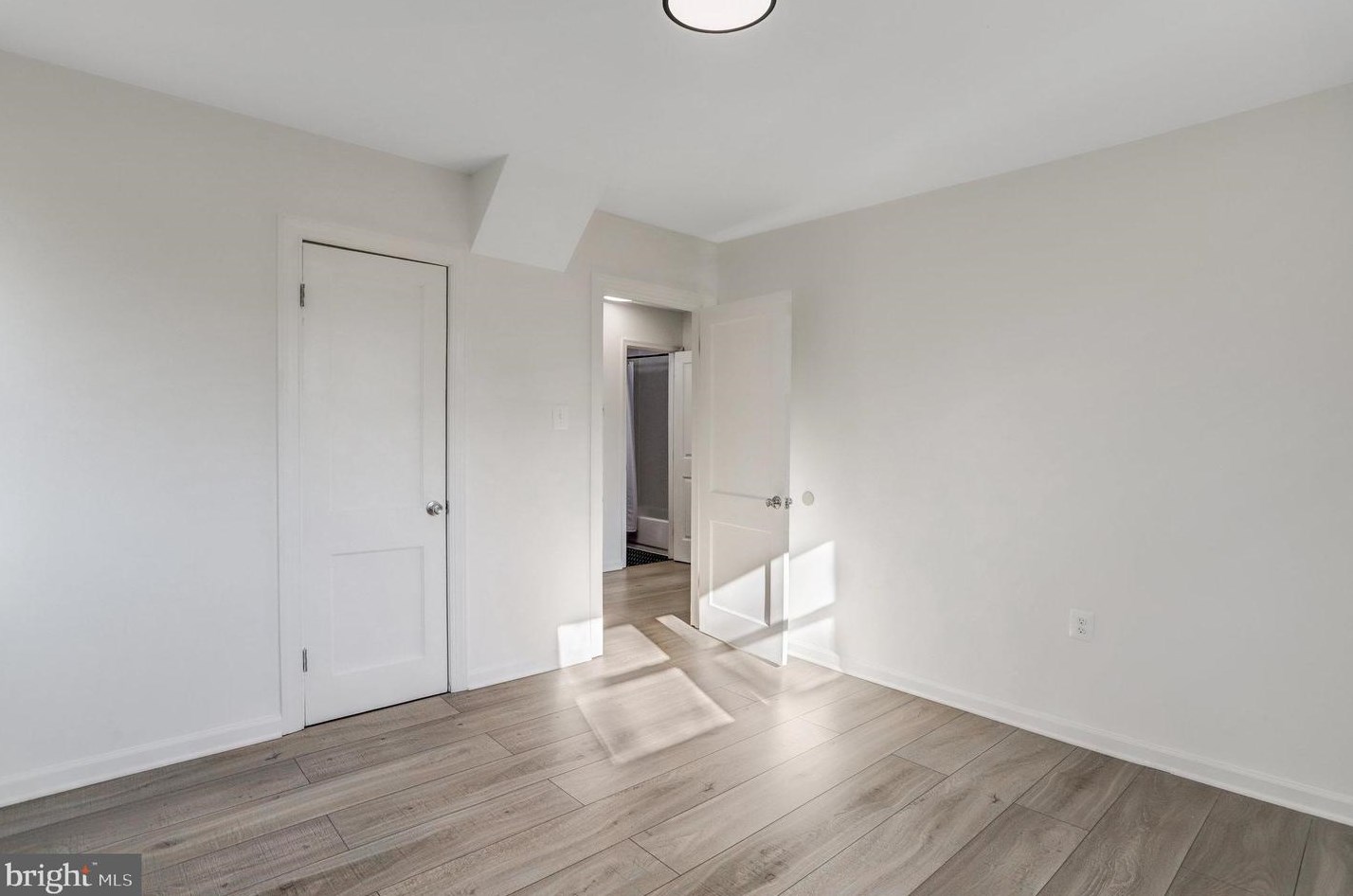 3201 Blundell Cir, Falls Church VA  22042-3819 exterior