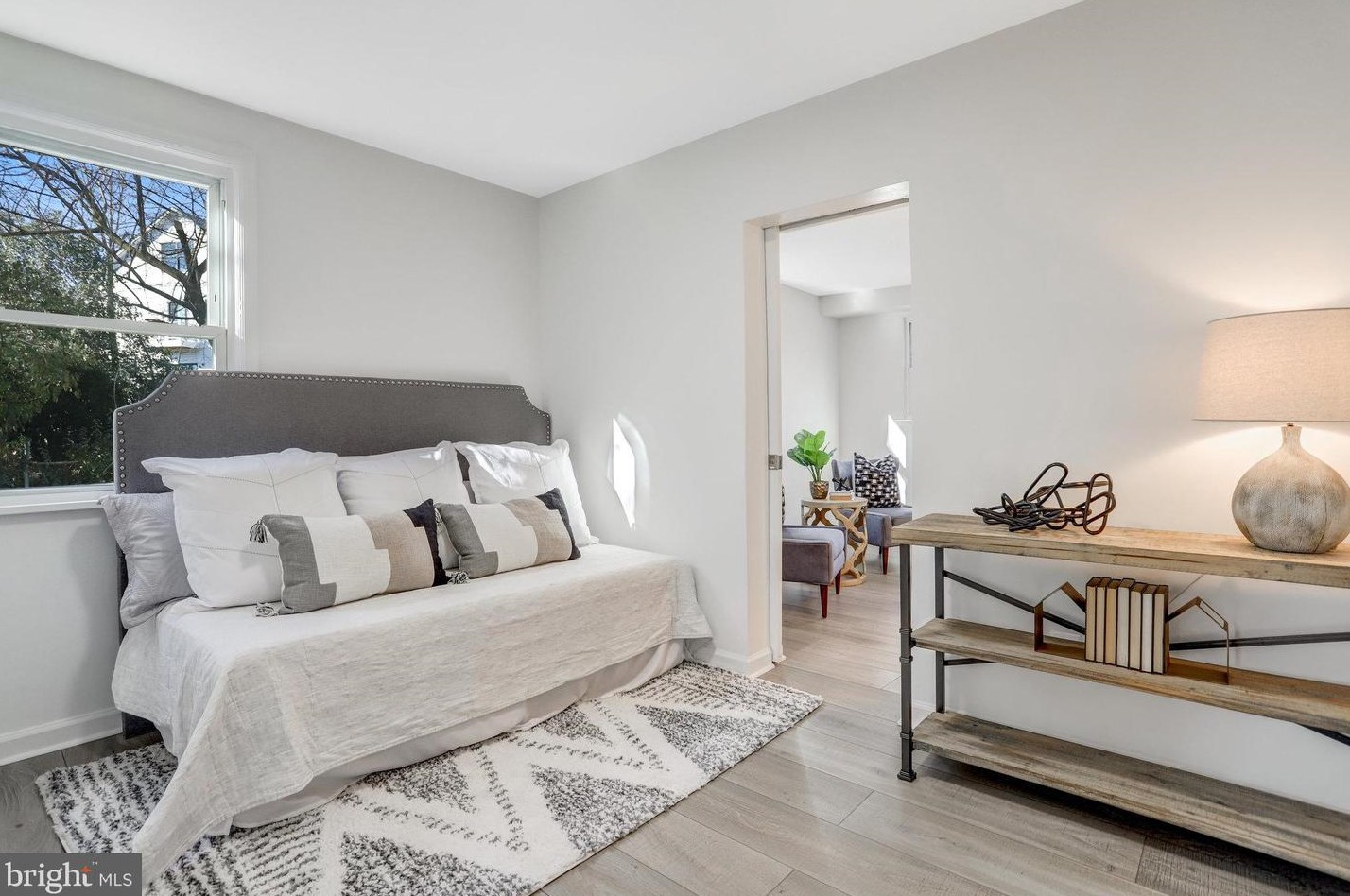 3201 Blundell Cir, Falls Church VA  22042-3819 exterior