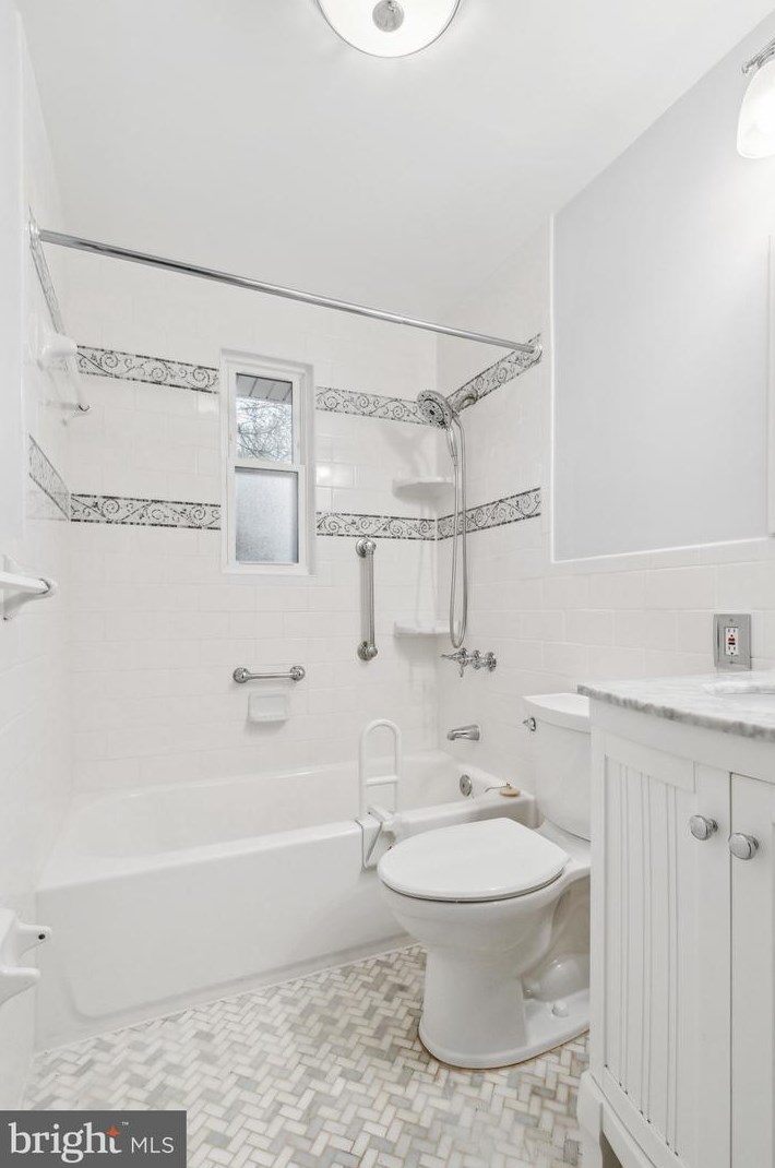 6516 Columbia Pike, Falls Church VA  22041-1126 exterior