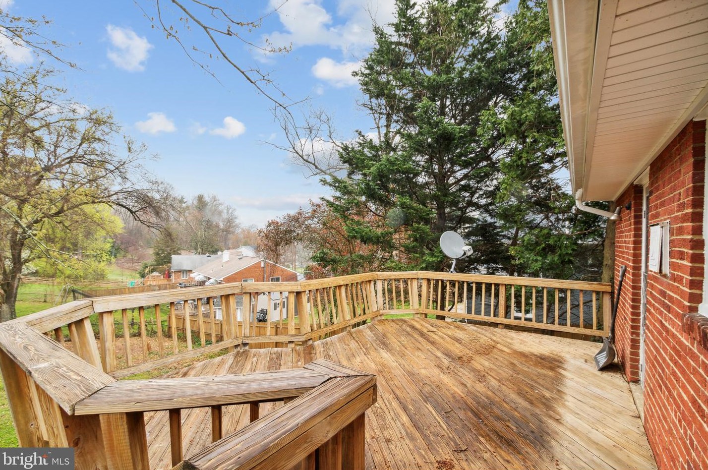 6516 Columbia Pike, Falls Church VA  22041-1126 exterior