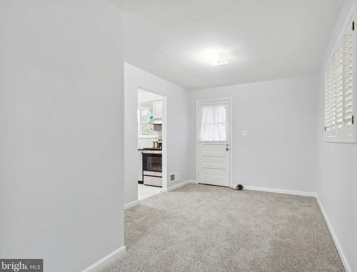 6516 Columbia Pike, Falls Church VA  22041-1126 exterior