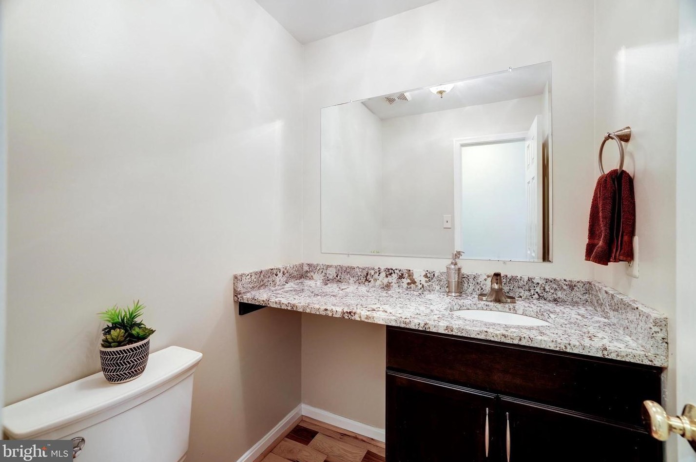 3534 Armfield Farm Dr, Fairfax VA 20151-3365 exterior