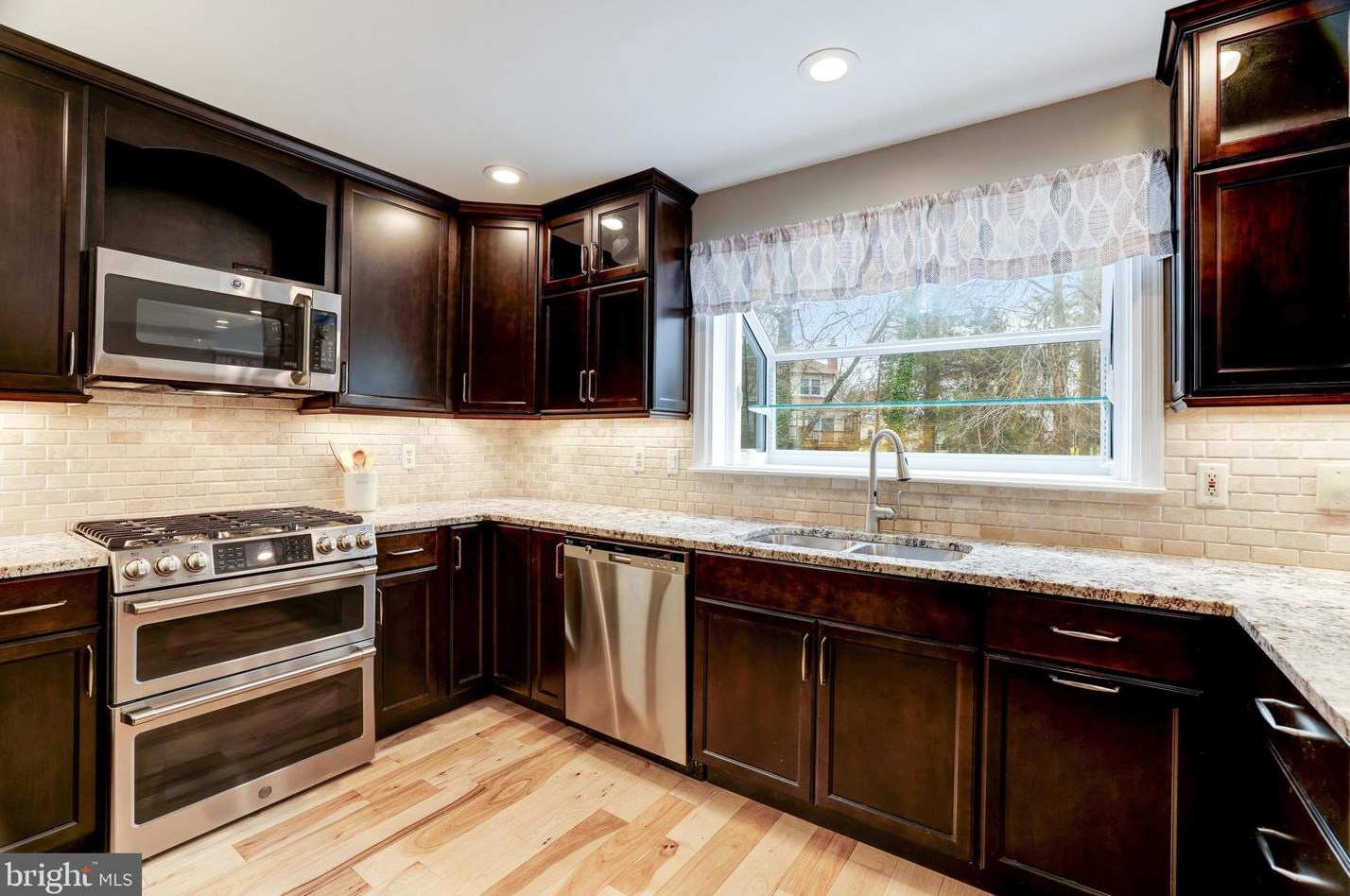 3534 Armfield Farm Dr, Fairfax VA 20151-3365 exterior