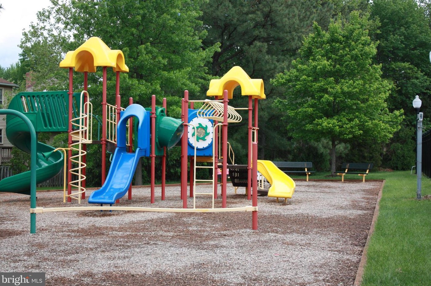 3534 Armfield Farm Dr, Fairfax VA 20151-3365 exterior