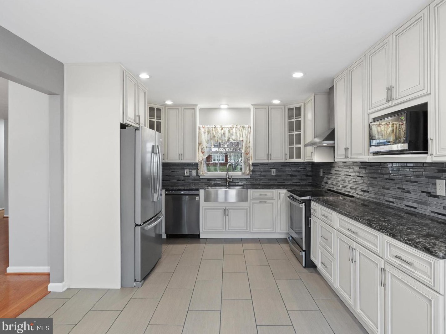 13013 Parson Ln, Fairfax VA  22033-3427 exterior