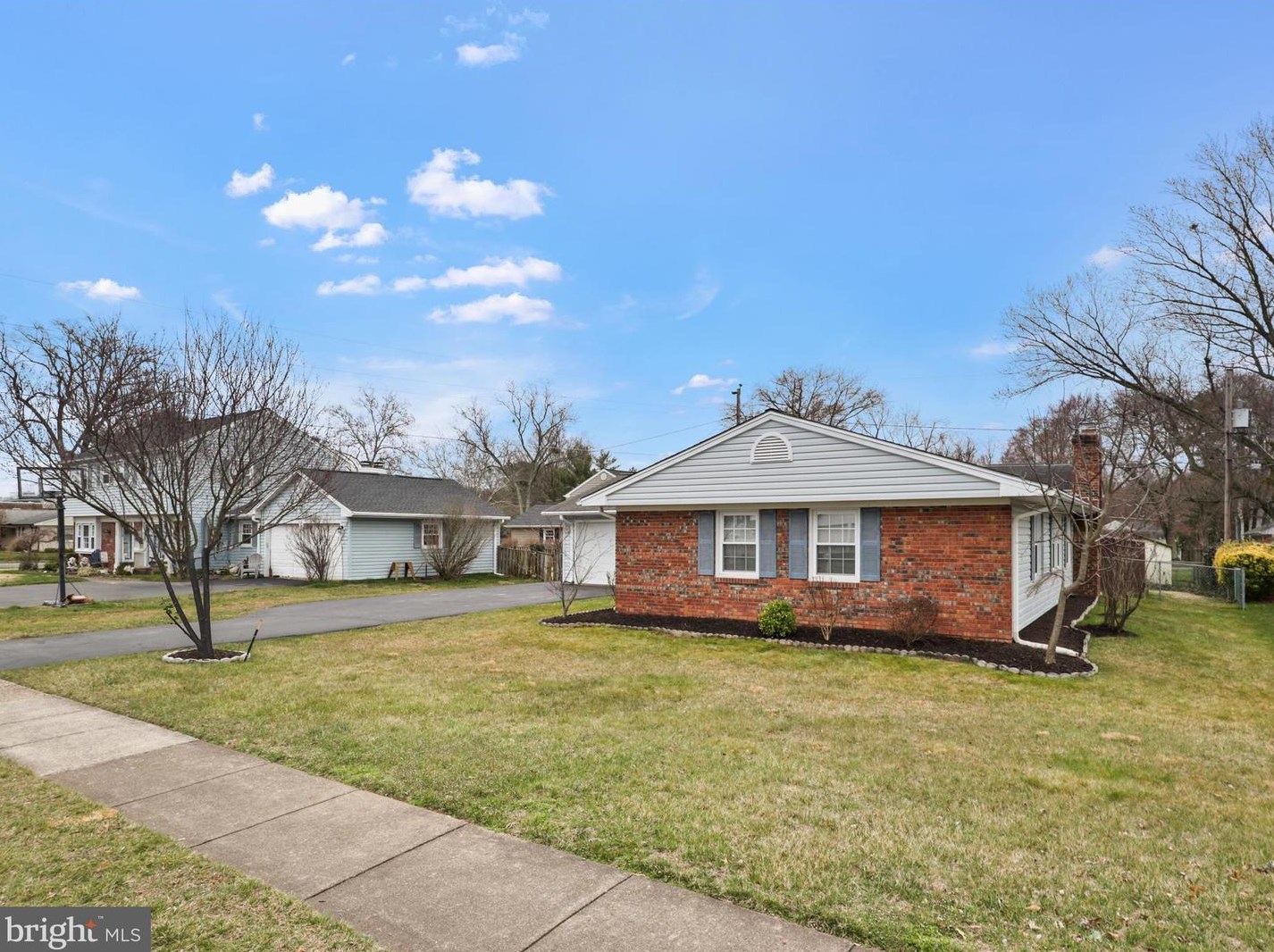 13013 Parson Ln, Fairfax VA  22033-3427 exterior