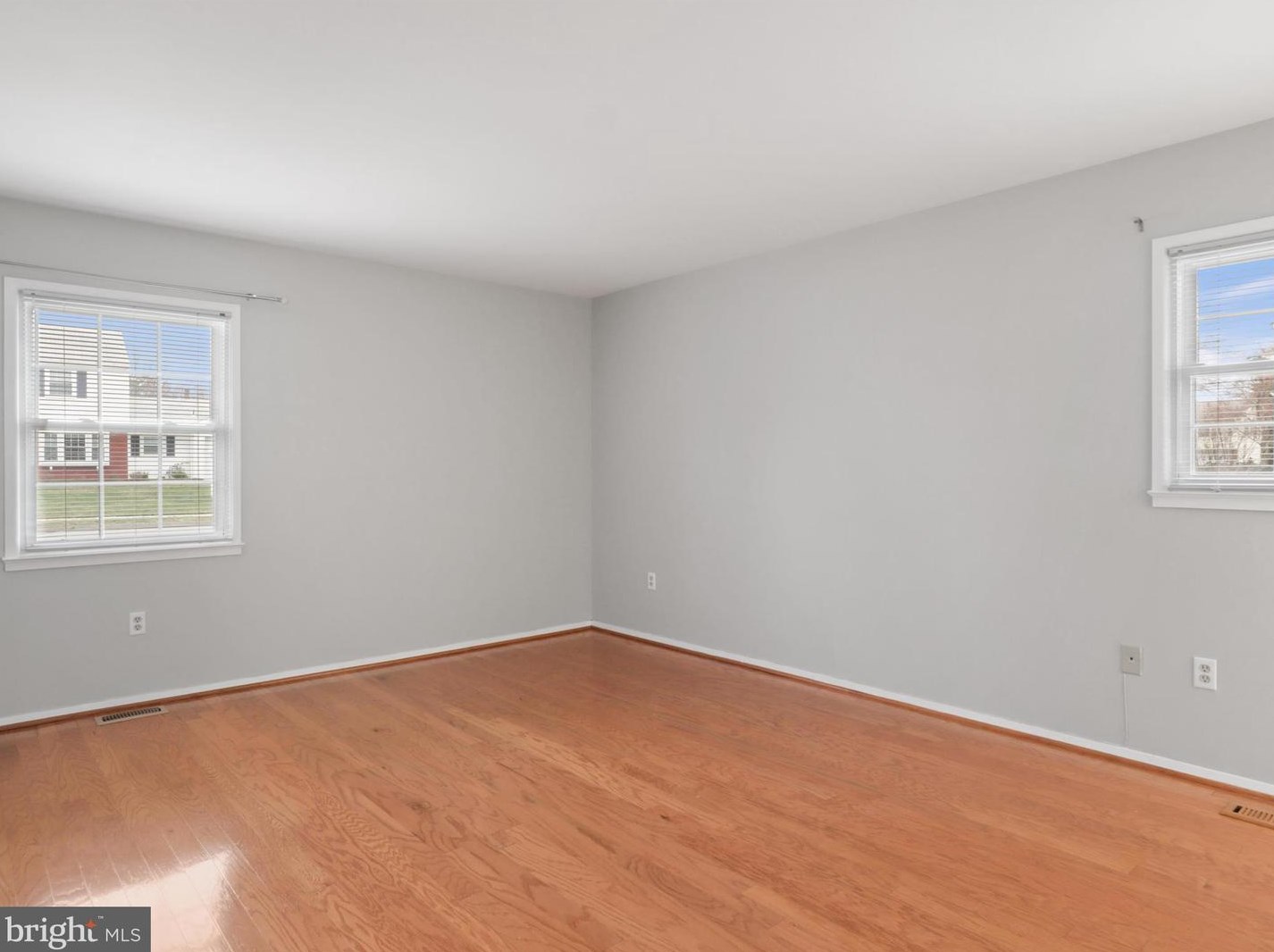 13013 Parson Ln, Fairfax VA  22033-3427 exterior