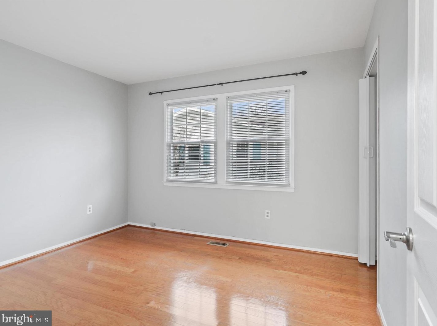 13013 Parson Ln, Fairfax VA  22033-3427 exterior