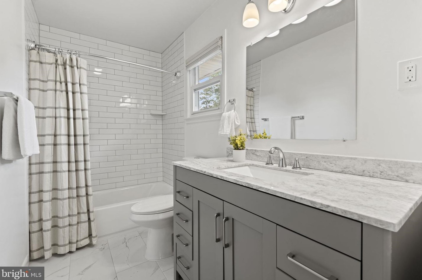 708 Skyline Ct, Vienna VA  exterior